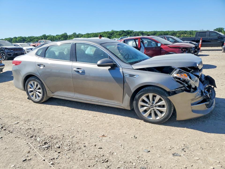 Photo 4 from auction – 2016 KIA OPTIMA with VIN 5XXGU4L37GG011022