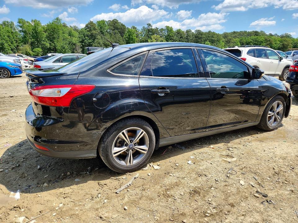 Photo 3 from auction – 2014 FORD FOCUS with VIN 1FADP3F27EL386693