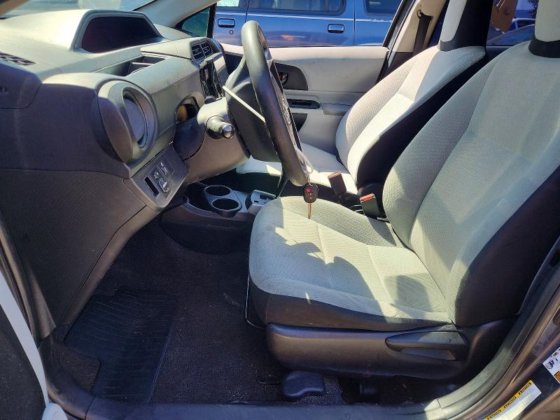 Photo 7 from auction – 2014 TOYOTA PRIUS C with VIN JTDKDTB34E1071743