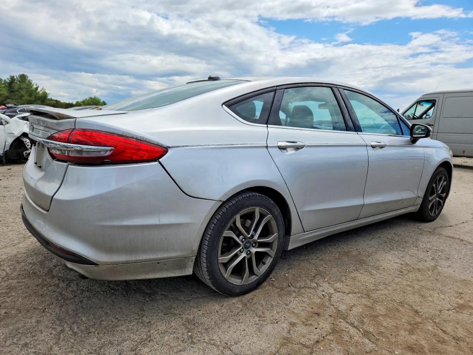Photo 3 from auction – 2017 FORD FUSION with VIN 3FA6P0G77HR106715