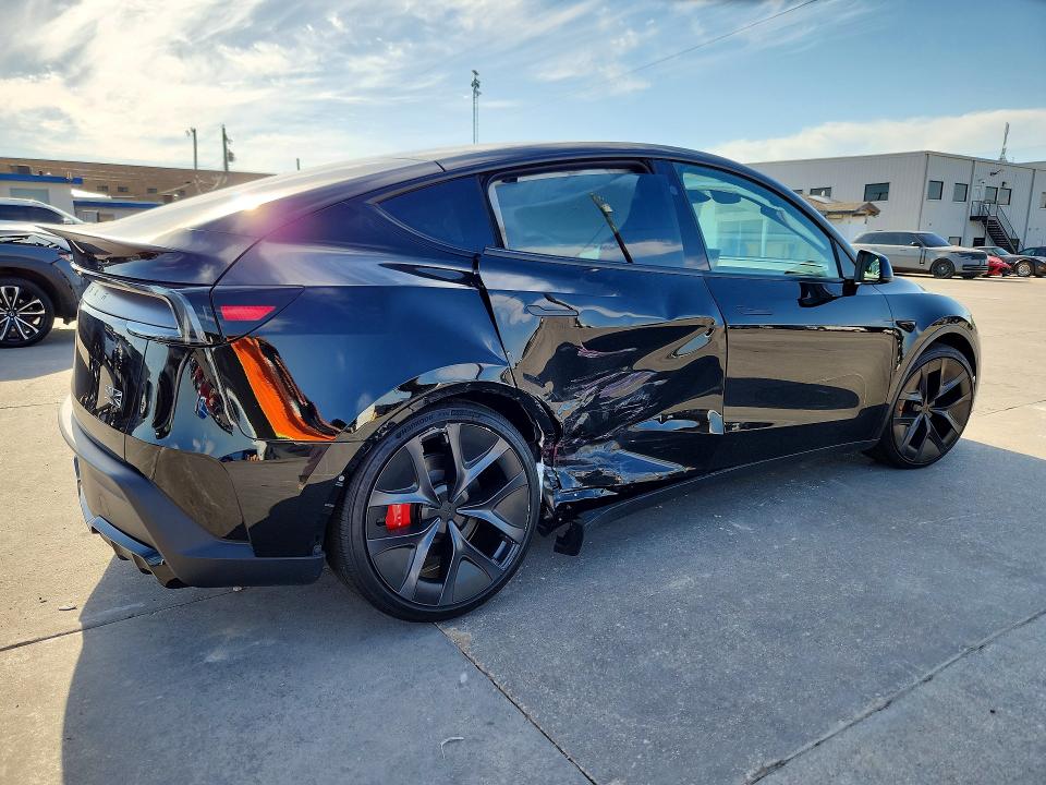 Photo 3 from auction – 2026 TESLA MODEL Y with VIN 7SAYGDETXTA670301
