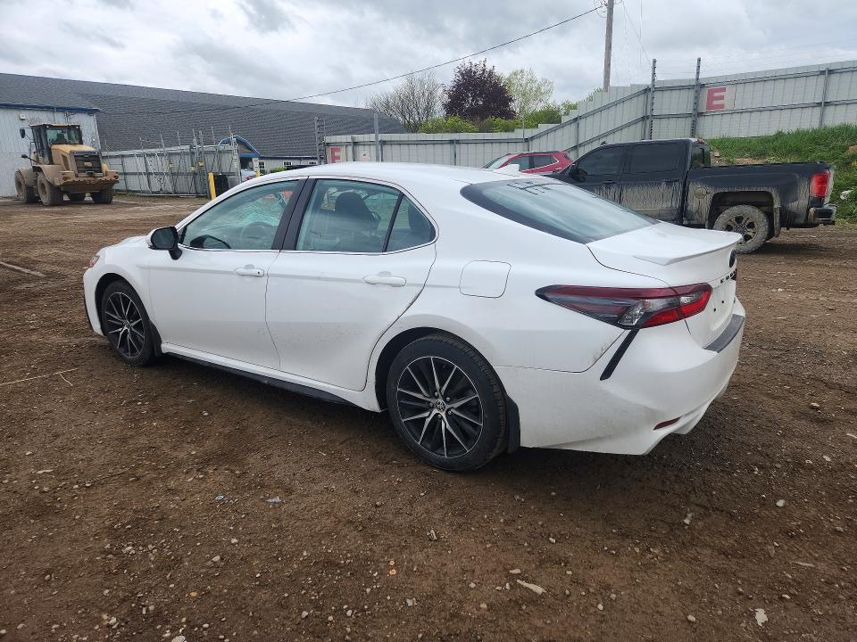 Photo 2 from auction – 2022 TOYOTA CAMRY with VIN 4T1T11AK2NU655532