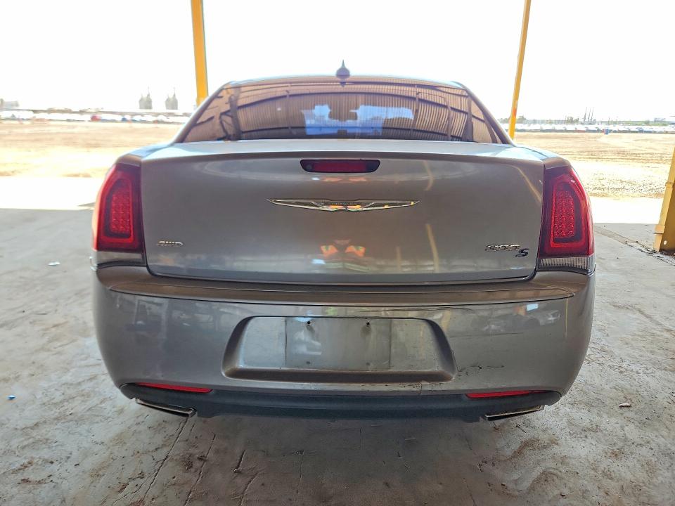 Photo 6 from auction – 2018 CHRYSLER 300 with VIN 2C3CCAGG5JH226520