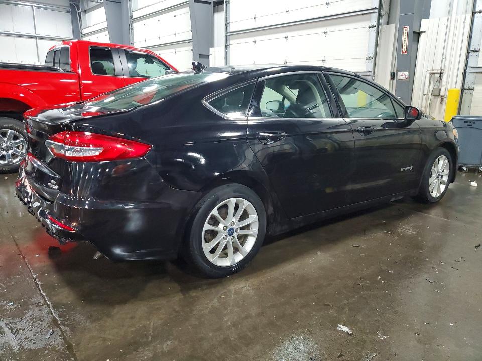 Photo 3 from auction – 2019 FORD FUSION with VIN 3FA6P0LU3KR182757