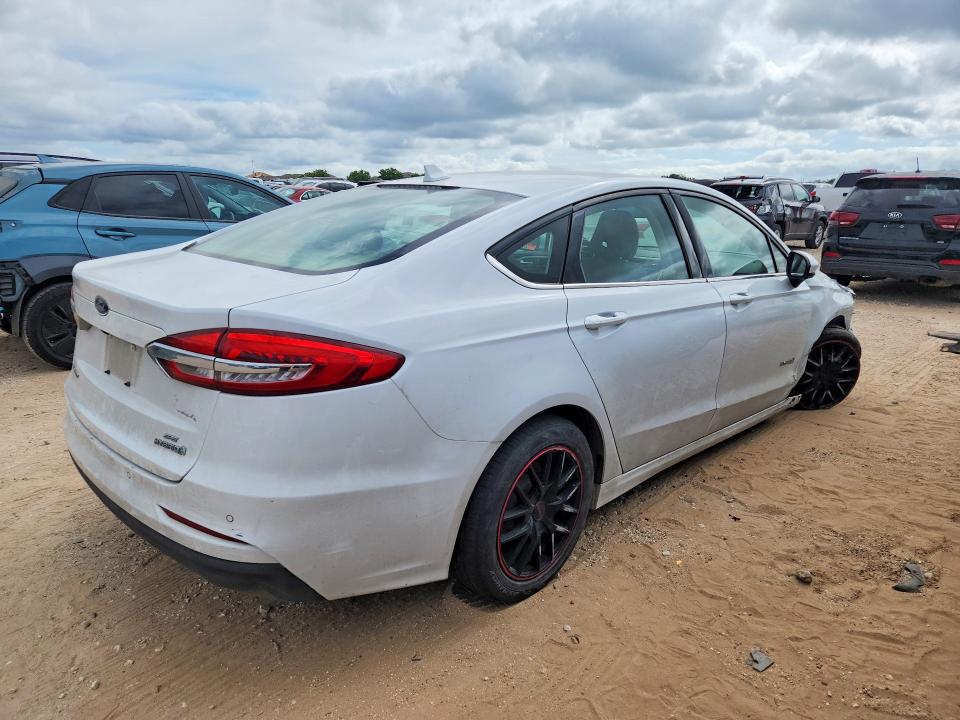 Photo 3 from auction – 2019 FORD FUSION with VIN 3FA6P0LU8KR240460