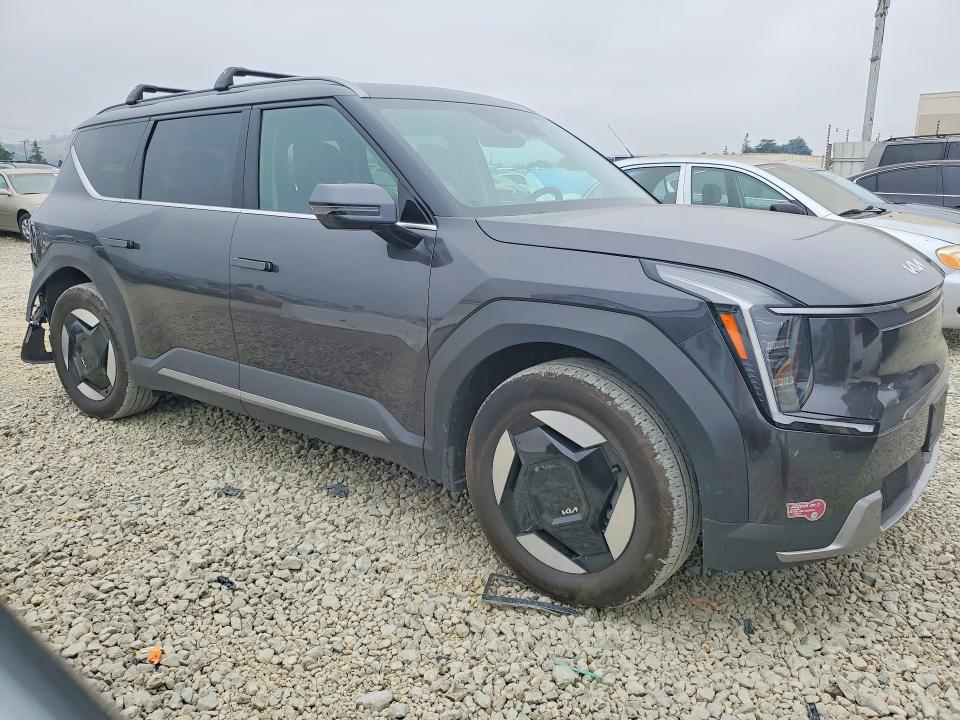 Photo 4 from auction – 2024 KIA EV9 with VIN KNDAFFS59R6046273