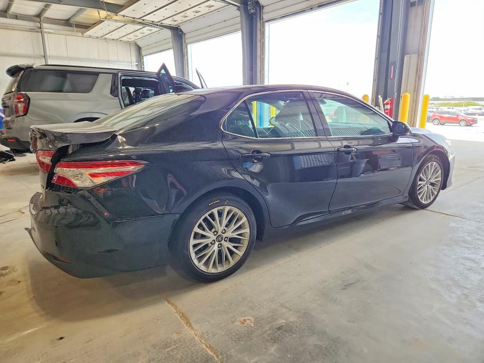 Photo 3 from auction – 2019 TOYOTA CAMRY with VIN 4T1B11HK4KU787009
