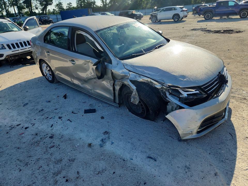 Photo 4 from auction – 2015 VOLKSWAGEN JETTA with VIN 3VW2K7AJ8FM278232