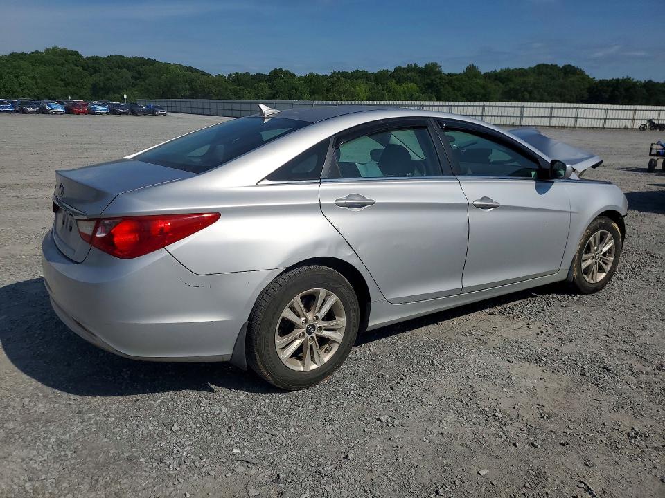 Photo 3 from auction – 2011 HYUNDAI SONATA with VIN 5NPEB4AC2BH287184