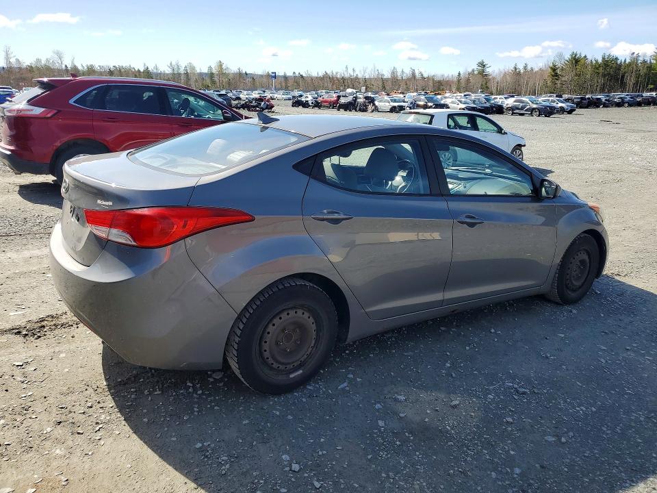 Photo 3 from auction – 2012 HYUNDAI ELANTRA with VIN 5NPDH4AE9CH130572