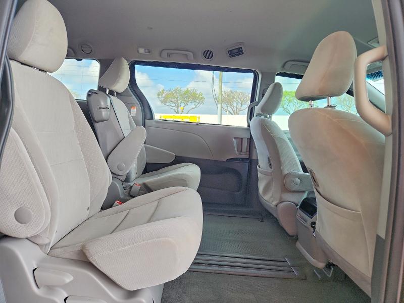 Photo 11 from auction – 2017 TOYOTA SIENNA with VIN 5TDKZ3DCXHS843362