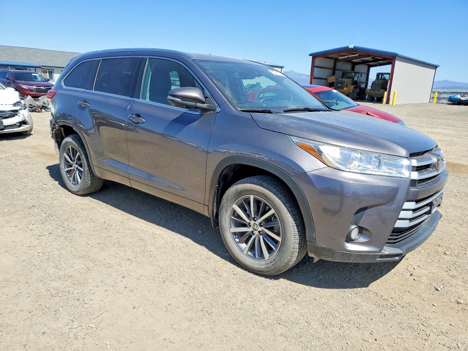 Photo 4 from auction – 2018 TOYOTA HIGHLANDER with VIN 5TDJZRFH5JS560574