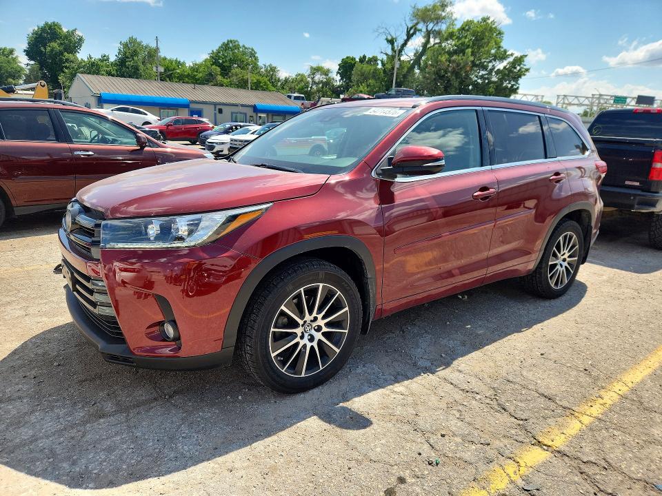 TOYOTA HIGHLANDER 2017 with VIN 5TDJZRFH4HS456989 - Photo from auction