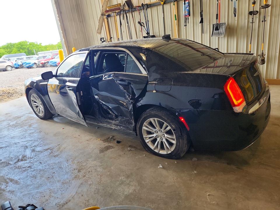 Photo 2 from auction – 2019 CHRYSLER 300 with VIN 2C3CCAAGXKH609945