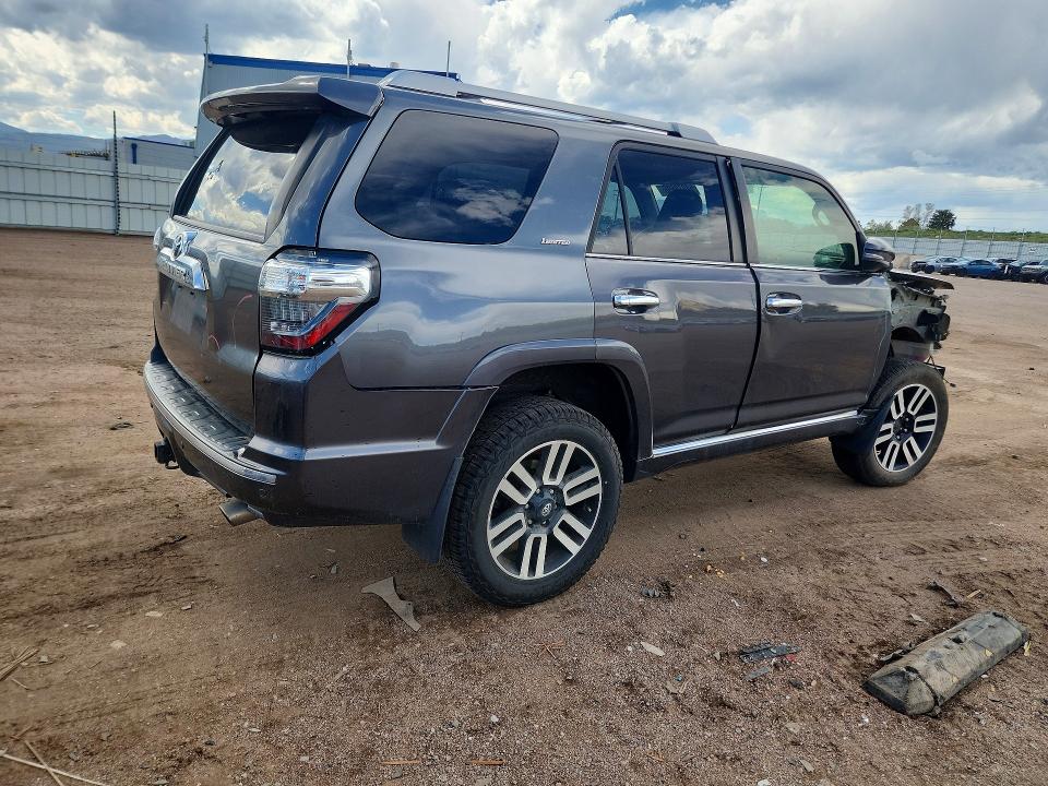 Photo 3 from auction – 2018 TOYOTA 4RUNNER with VIN JTEBU5JR6J5509677