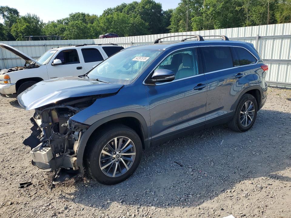TOYOTA HIGHLANDER 2019 with VIN 5TDKZRFH0KS364516 - Photo from auction