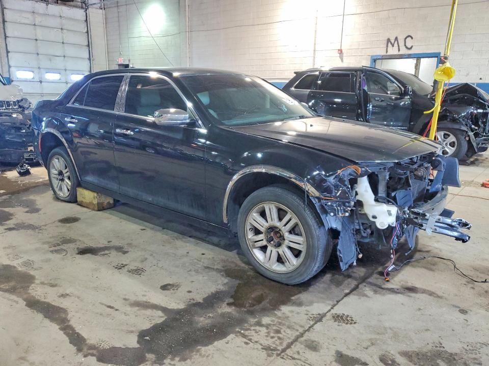 Фото 4 с аукциона – 2018 CHRYSLER 300 с VIN 2C3CCAKG0JH165231