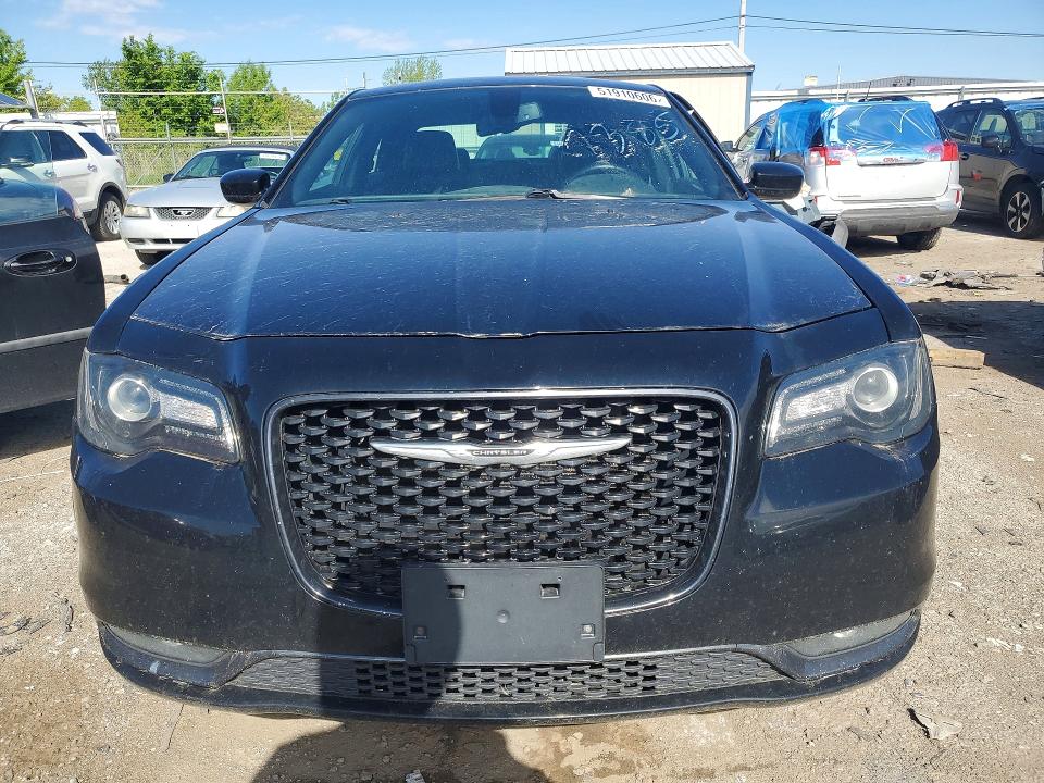 صورة رقم 5 من المزاد - 2017 CHRYSLER 300 مع VIN 2C3CCAGG2HH597385