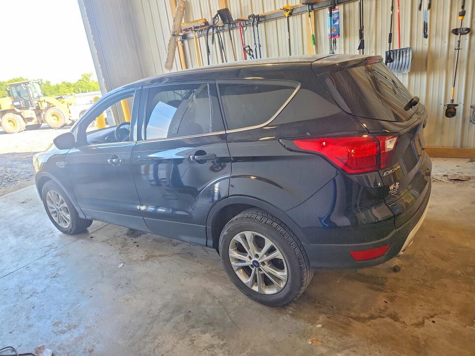 Photo 2 from auction – 2019 FORD ESCAPE with VIN 1FMCU0HD6KUB78172