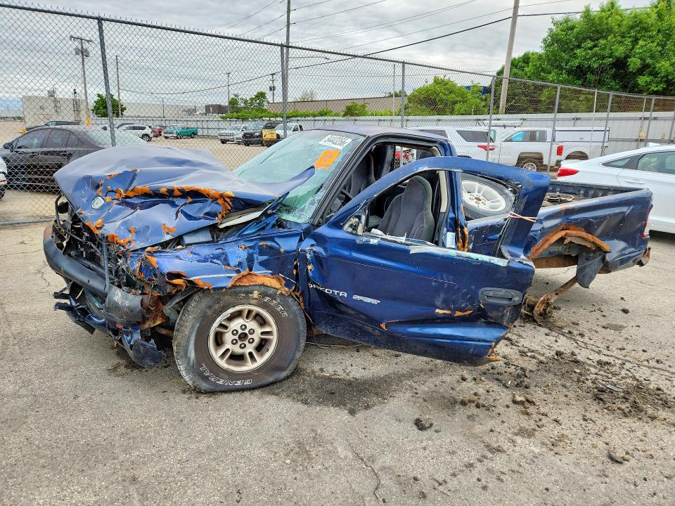 DODGE DAKOTA 2002 with VIN 1B7FL36X82S528352 - Photo from auction