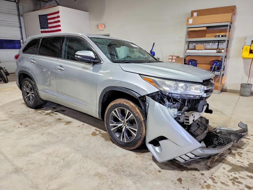 Photo 4 from auction – 2018 TOYOTA HIGHLANDER with VIN 5TDZARFH0JS035819