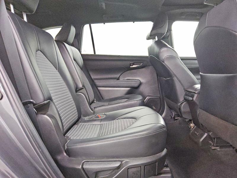 Photo 11 from auction – 2022 TOYOTA HIGHLANDER with VIN 5TDJZRBH9NS246132