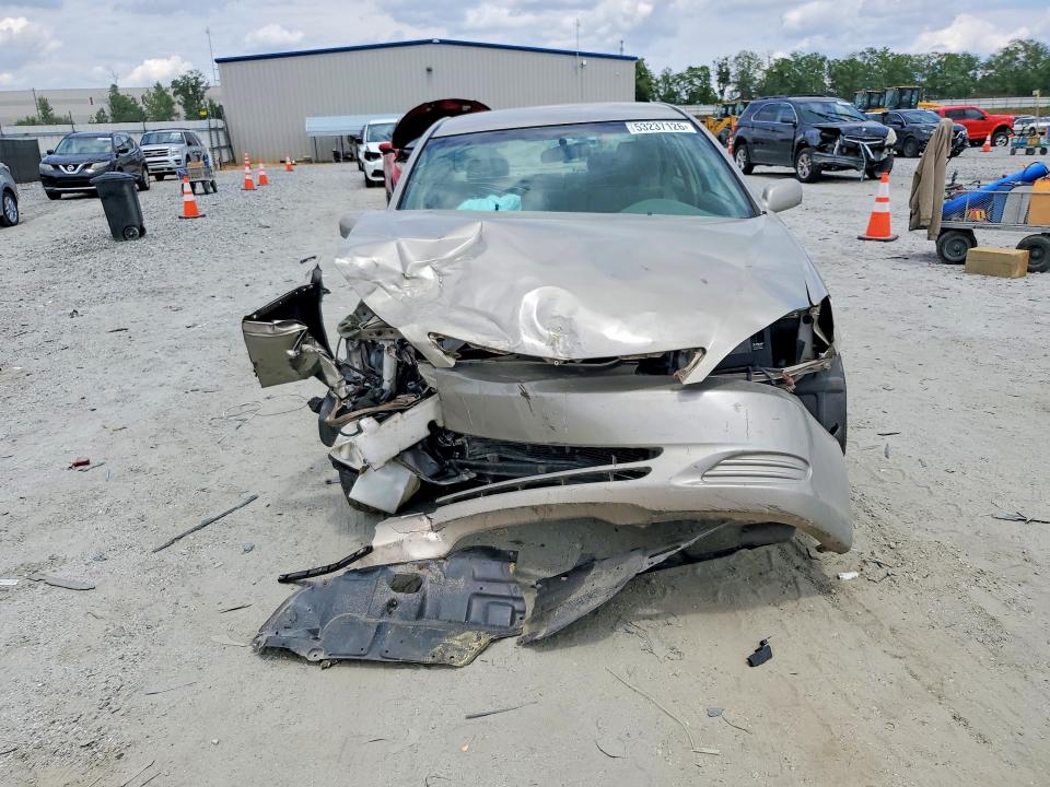 Photo 5 from auction – 2002 TOYOTA CAMRY with VIN 4T1BE32K12U052769