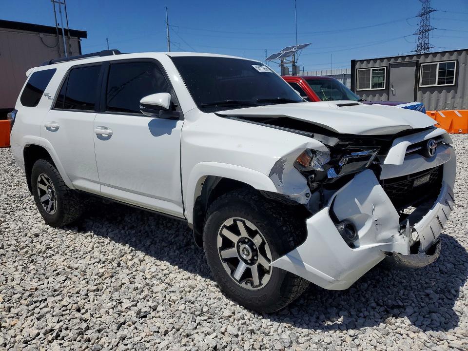 Photo 4 from auction – 2020 TOYOTA 4RUNNER with VIN JTEBU5JR9L5812973