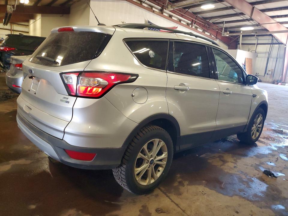 Photo 3 from auction – 2018 FORD ESCAPE with VIN 1FMCU9GD5JUB75557