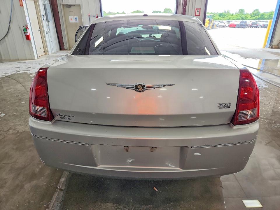 Photo 6 from auction – 2006 CHRYSLER 300 with VIN 2C3KA53G56H320421