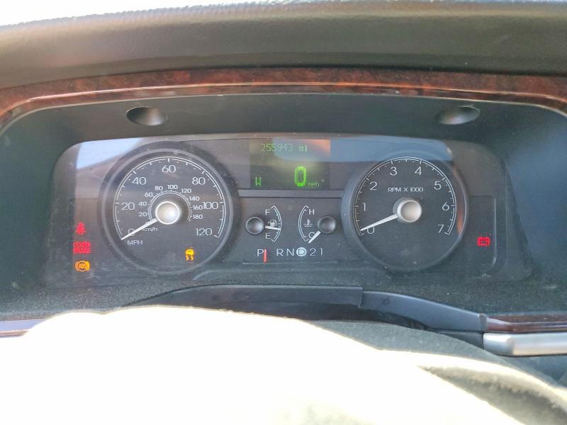 Photo 9 from auction – 2003 LINCOLN TOWN CAR with VIN 1LNHM82W73Y608414