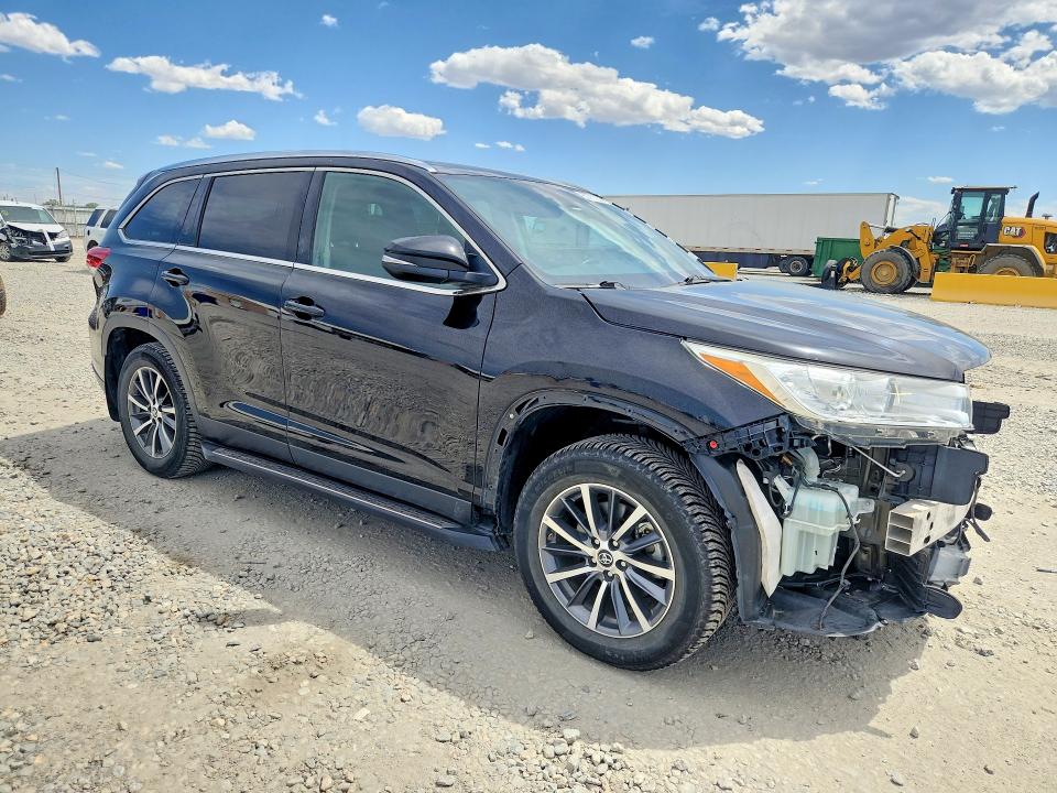 Photo 4 from auction – 2019 TOYOTA HIGHLANDER with VIN 5TDJZRFH4KS619048
