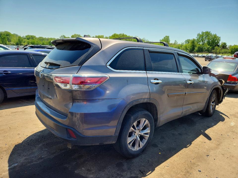Photo 3 from auction – 2014 TOYOTA HIGHLANDER with VIN 5TDBKRFH7ES048023