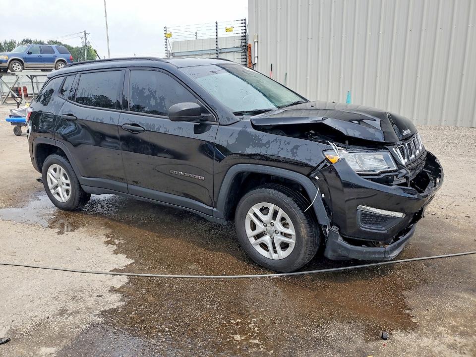 Photo 4 from auction – 2017 JEEP COMPASS with VIN 3C4NJDAB3HT656492