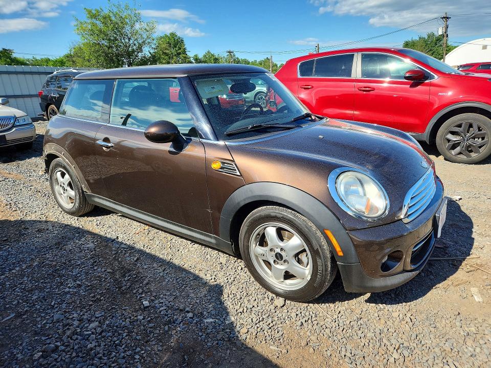 Photo 4 from auction – 2011 MINI COOPER with VIN WMWSU3C50BT096751