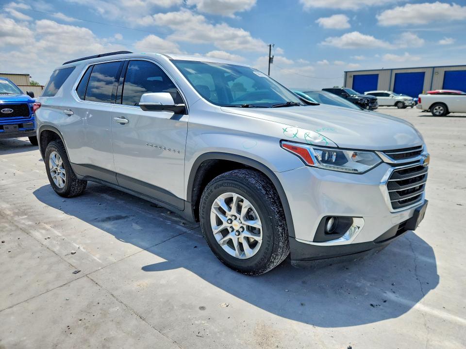 Photo 4 from auction – 2021 CHEVROLET TRAVERSE with VIN 1GNERGKW3MJ160970