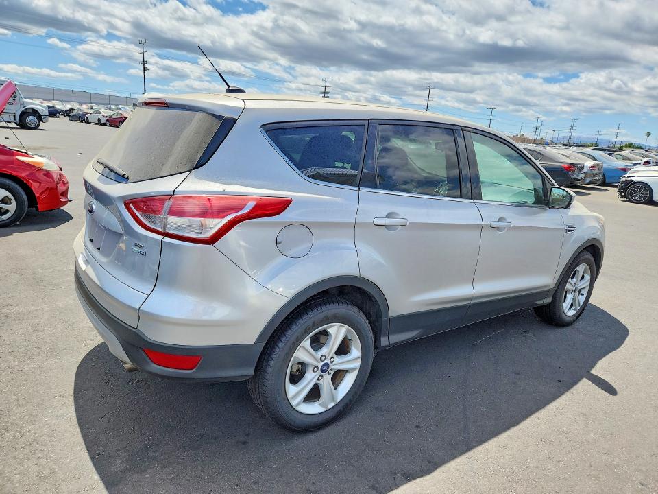 Photo 3 from auction – 2016 FORD ESCAPE with VIN 1FMCU9GX9GUB61731