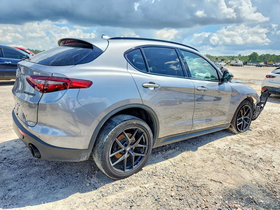 Photo 3 from auction – 2020 ALFA ROMEO STELVIO with VIN ZASPAJAN6L7C89884
