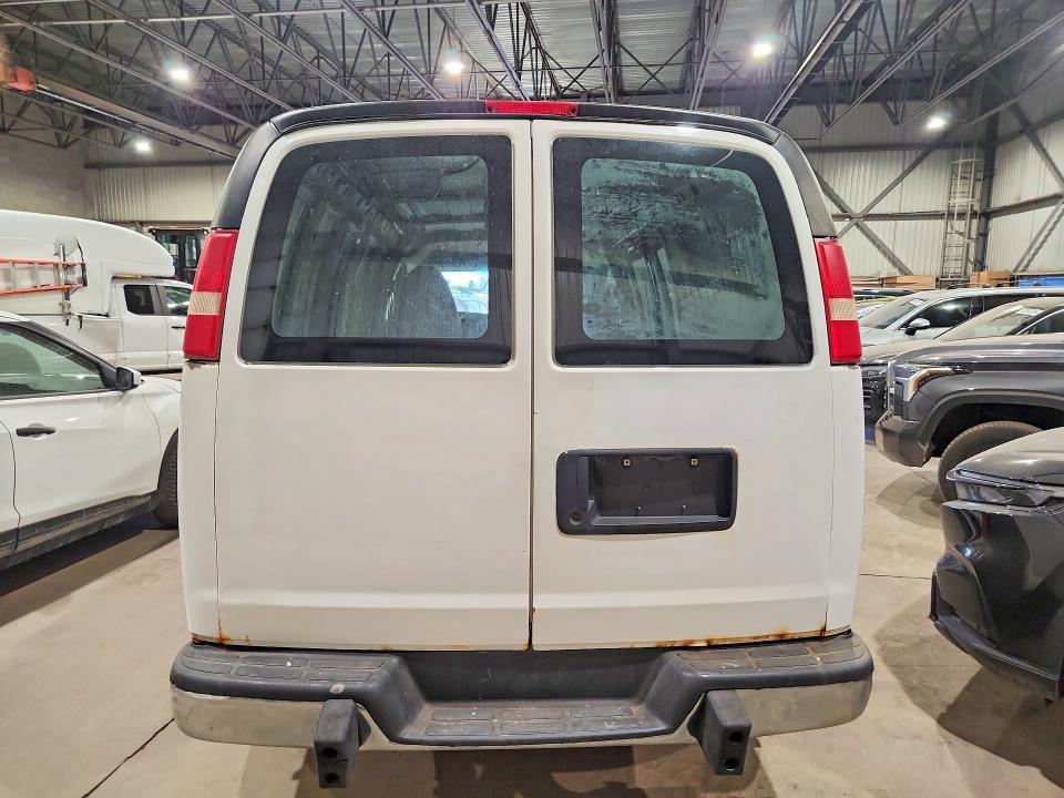 Photo 6 from auction – 2015 GMC SAVANA with VIN 1GTW7FCF5F1162329