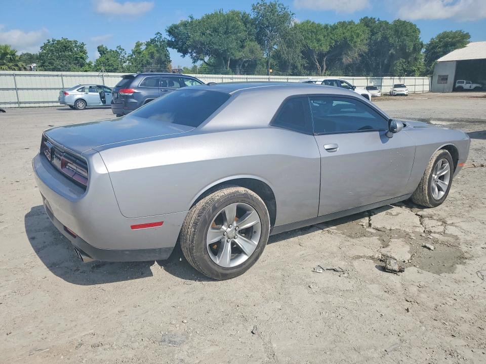 Photo 3 from auction – 2017 DODGE CHALLENGER with VIN 2C3CDZAG1HH609028