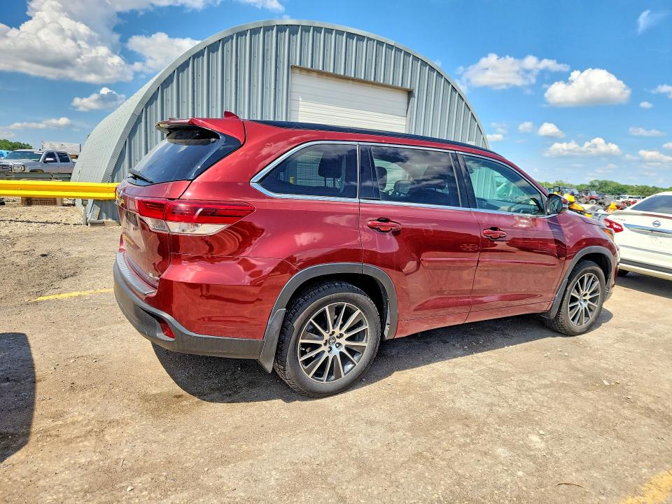 Photo 3 from auction – 2017 TOYOTA HIGHLANDER with VIN 5TDJZRFH4HS456989