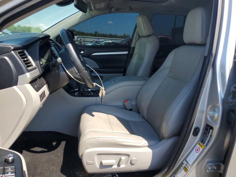 Photo 7 from auction – 2017 TOYOTA HIGHLANDER with VIN 5TDJZRFHXHS381022