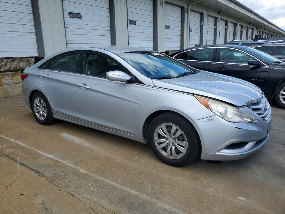 Photo 4 from auction – 2011 HYUNDAI SONATA with VIN 5NPEB4AC6BH025605