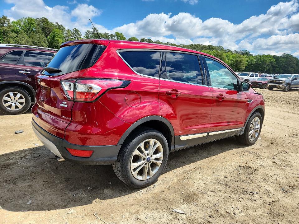 Photo 3 from auction – 2017 FORD ESCAPE with VIN 1FMCU0GD7HUE62856