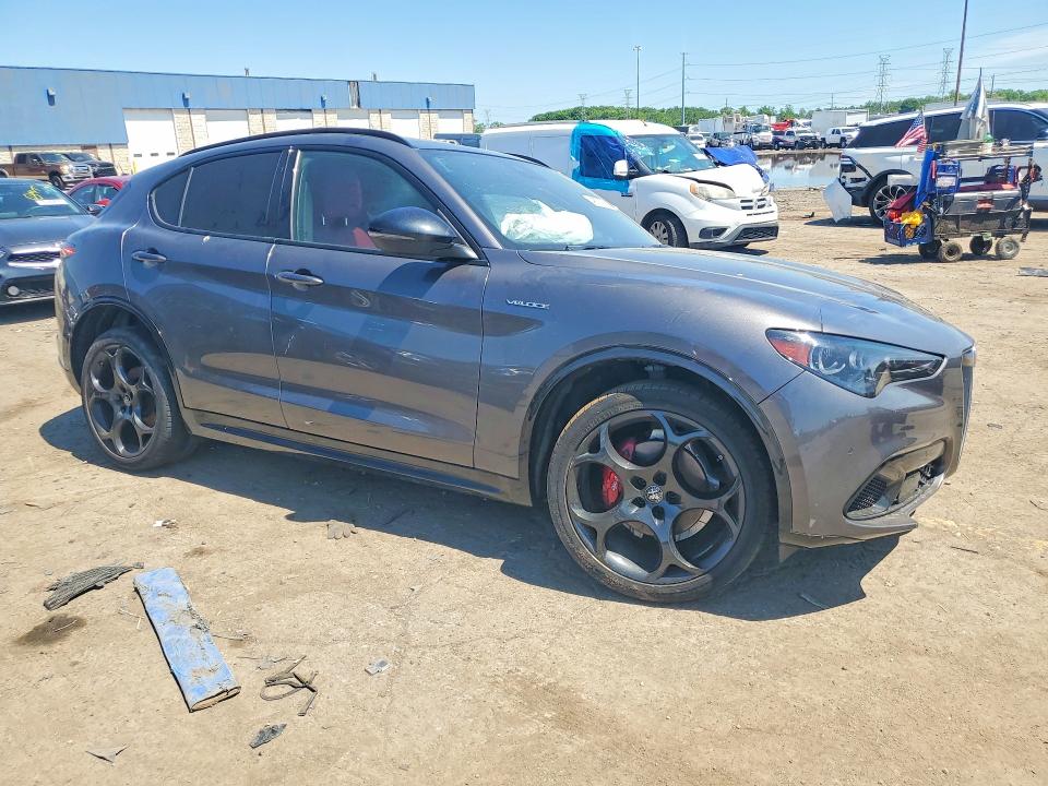 Photo 4 from auction – 2024 ALFA ROMEO STELVIO with VIN ZASPAKBN6R7D70252
