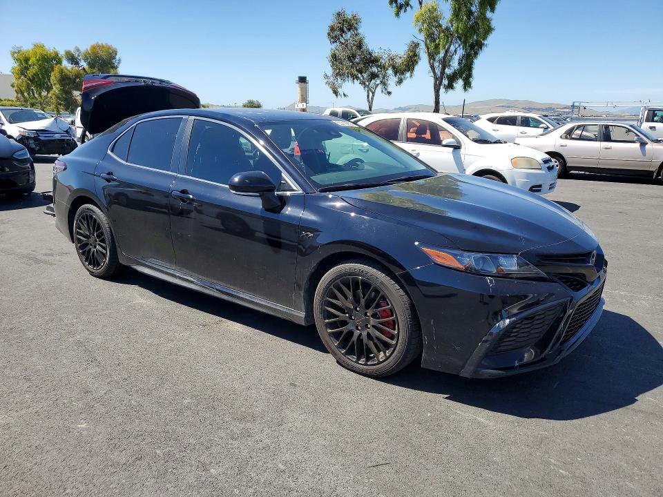Photo 4 from auction – 2022 TOYOTA CAMRY with VIN 4T1G11AK6NU673002