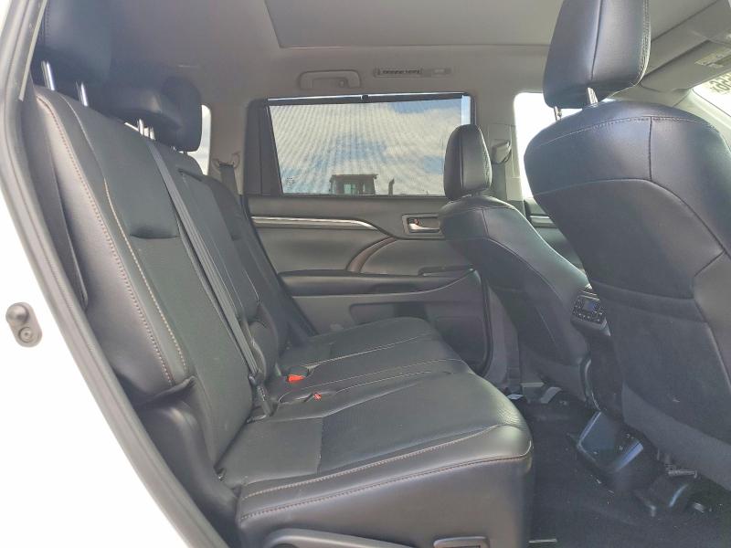 Photo 11 from auction – 2019 TOYOTA HIGHLANDER with VIN 5TDYZRFH2KS329101