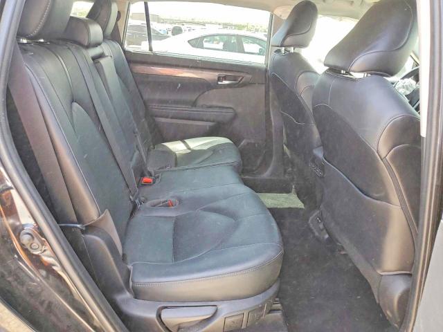 Photo 10 from auction – 2021 TOYOTA HIGHLANDER with VIN 5TDDZRBH8MS556509