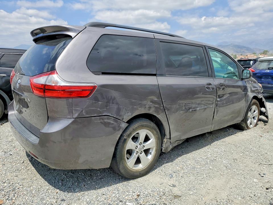 Photo 3 from auction – 2017 TOYOTA SIENNA with VIN 5TDKZ3DC7HS774386