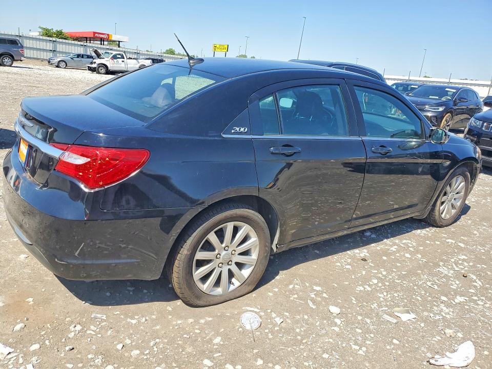 Photo 3 from auction – 2014 CHRYSLER 200 with VIN 1C3CCBAB7EN146488